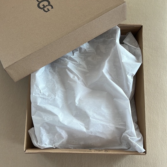 UGG Boot Box - Picture 7 of 10